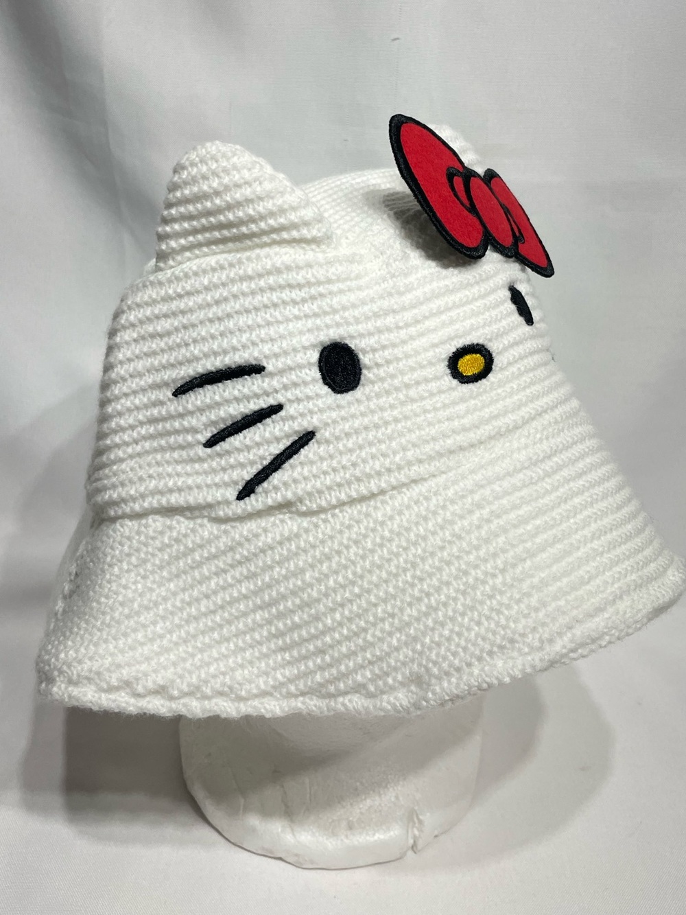 NEW SANRIO Hello Kitty HOT TOPIC Knit Sunhat Bucket Hat NWT